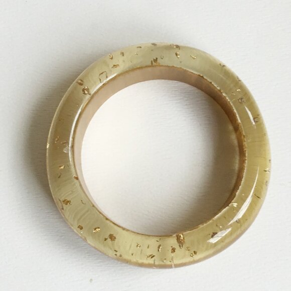 Vintage Clear Lucite Gold Tone Flecks Confetti Asymmetrical Chunky Wavy Bangle - Picture 5 of 6